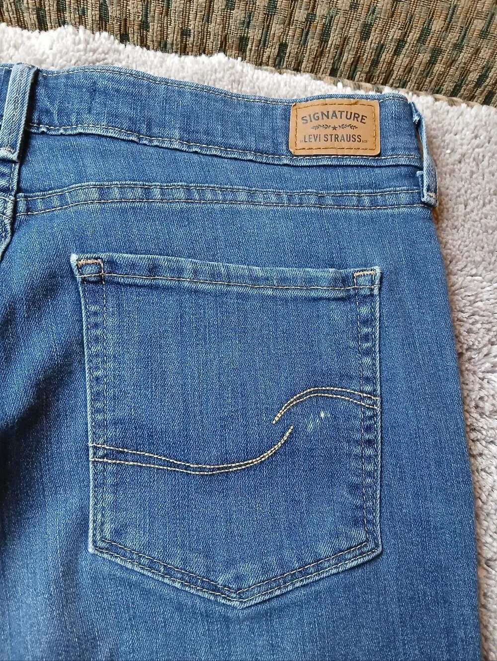 Signature by Levi Strauss Mid-Rise Bermuda Shorts Women's Size 12 / W31